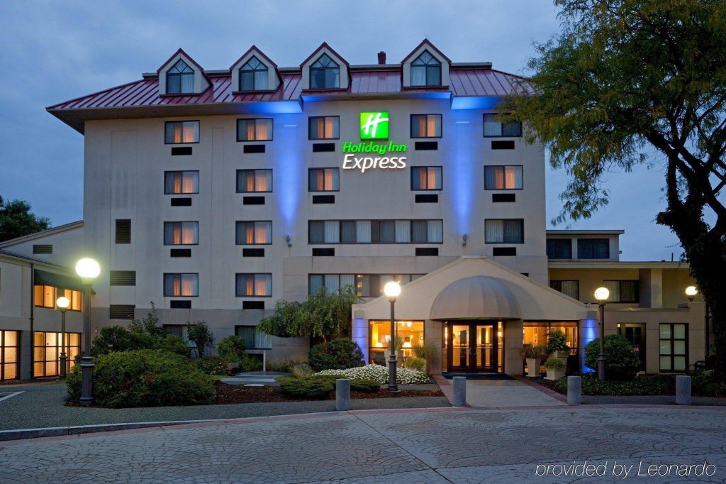 Фото Holiday Inn Express Boston - Waltham, an Ihg Hotel