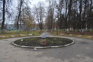 Звёздный круг Новомосковска (Tula Region, Novomoskovsk, skver imeni 30-letiya VLKSM), placa conmemorativa, primera piedra