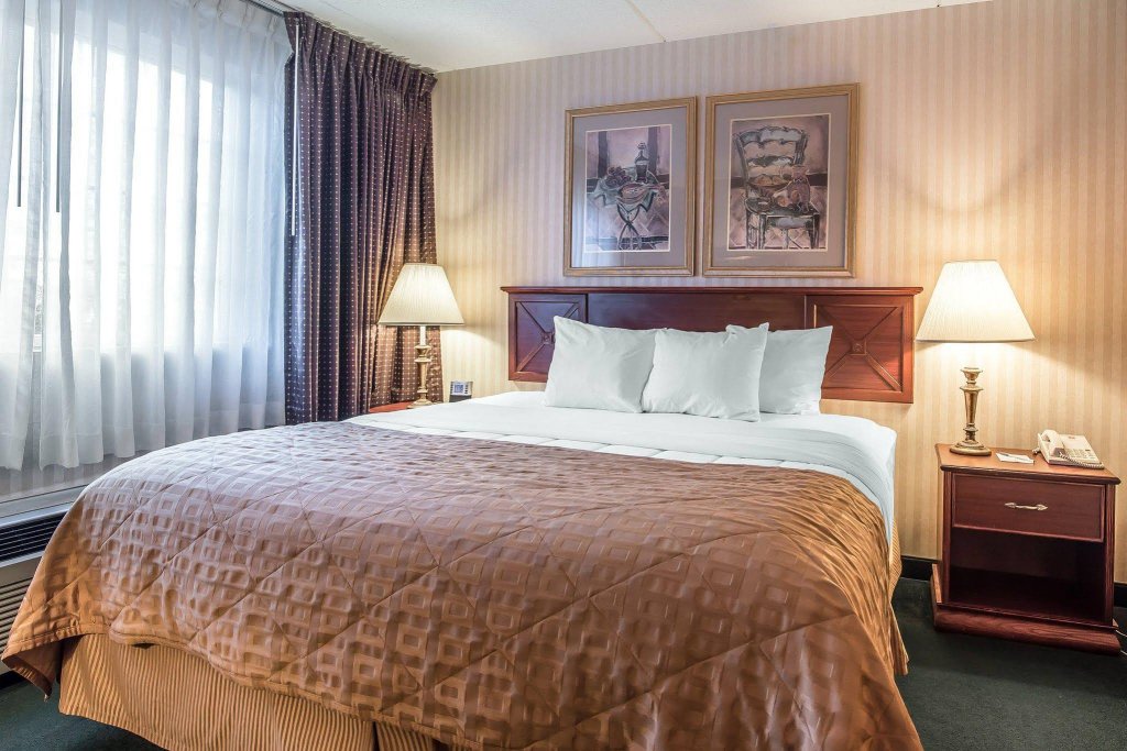 Фото Clarion Hotel - Downtown - University Area