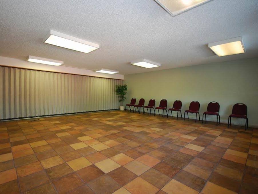 Фото Oyo Hotel Baton Rouge East I-12