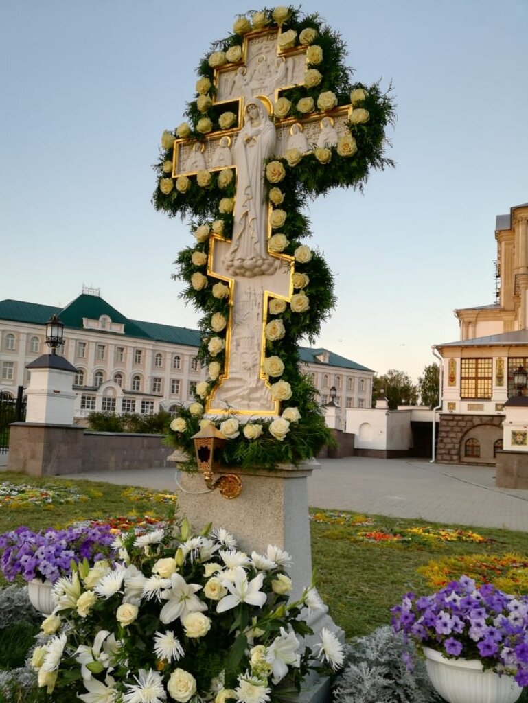 Крест на куполе в Дивеево