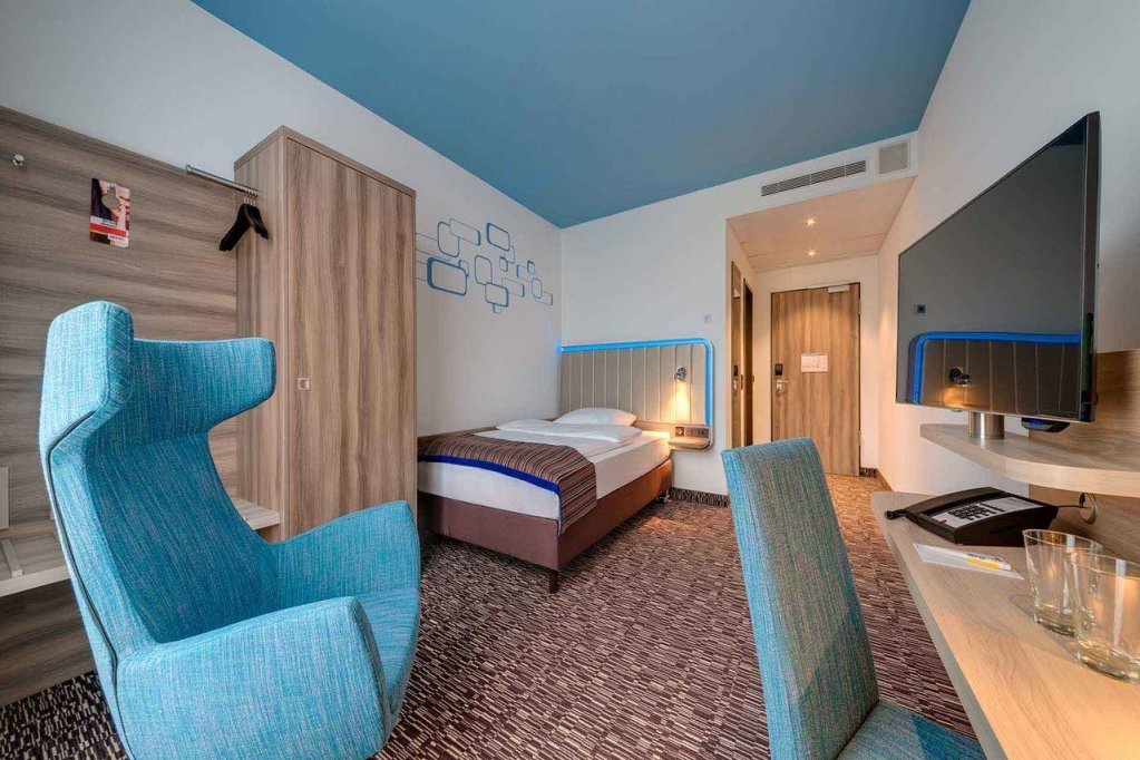 Фото Park Inn by Radisson Neumarkt