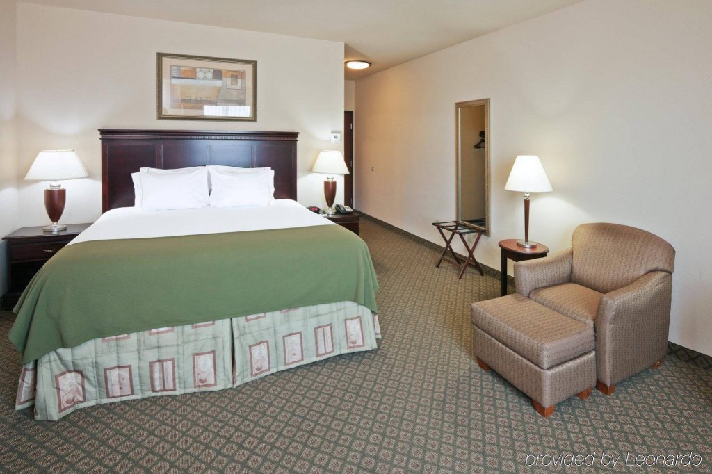 Фото Holiday Inn Express Hotel & Suites Corsicana, an Ihg Hotel