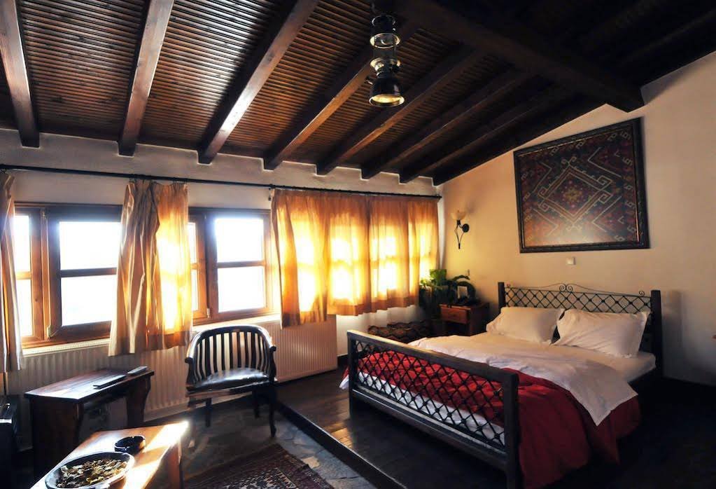 Фото Oikoperiigitis Hotel