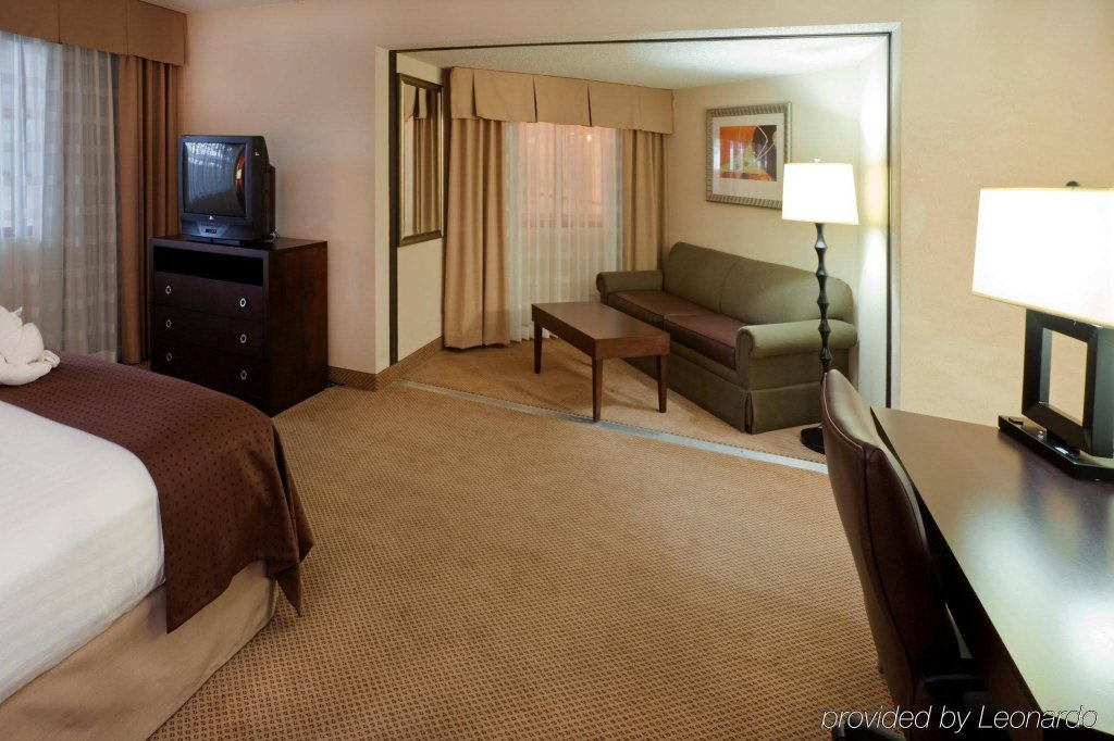 Фото DoubleTree by Hilton Hotel Austin Northwest Arboretum