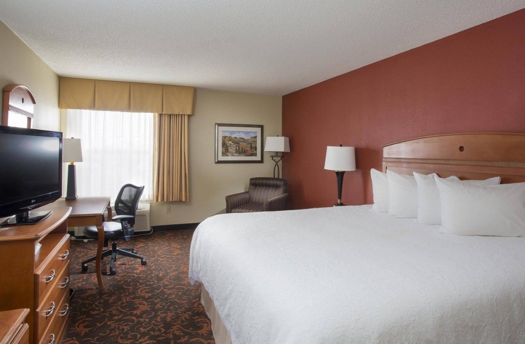 Фото Hampton Inn St. Joseph