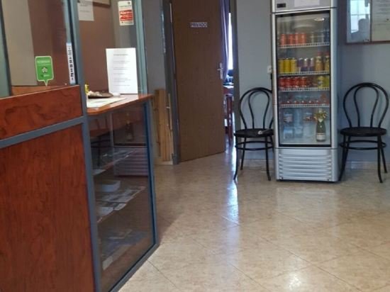 Фото Hostal Isla Cristina Mataró