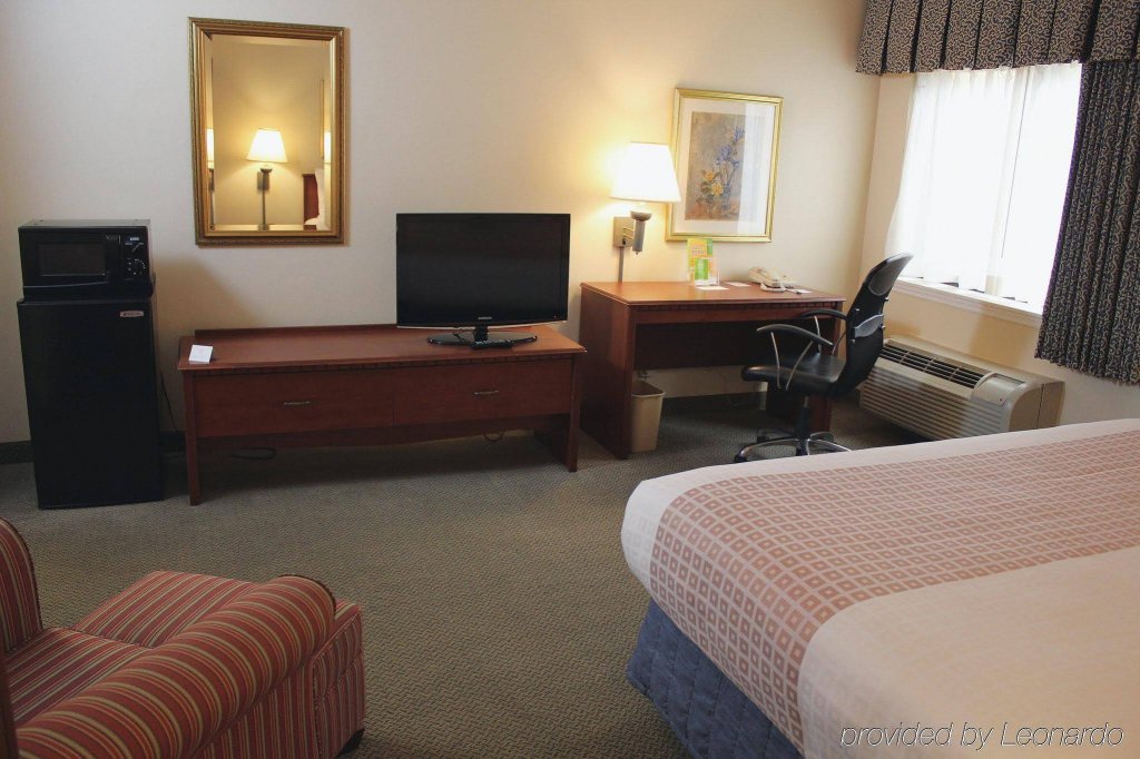 Фото La Quinta Inn & Suites by Wyndham Miami Airport East