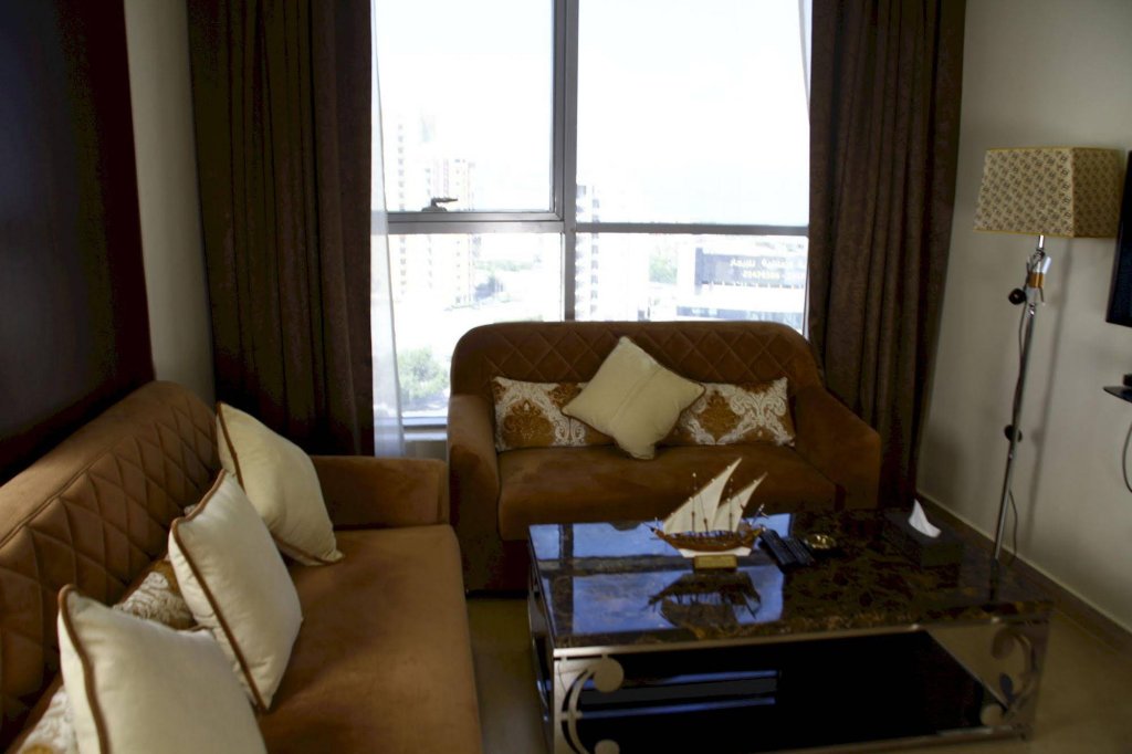 Фото Laguna Hotel Suites