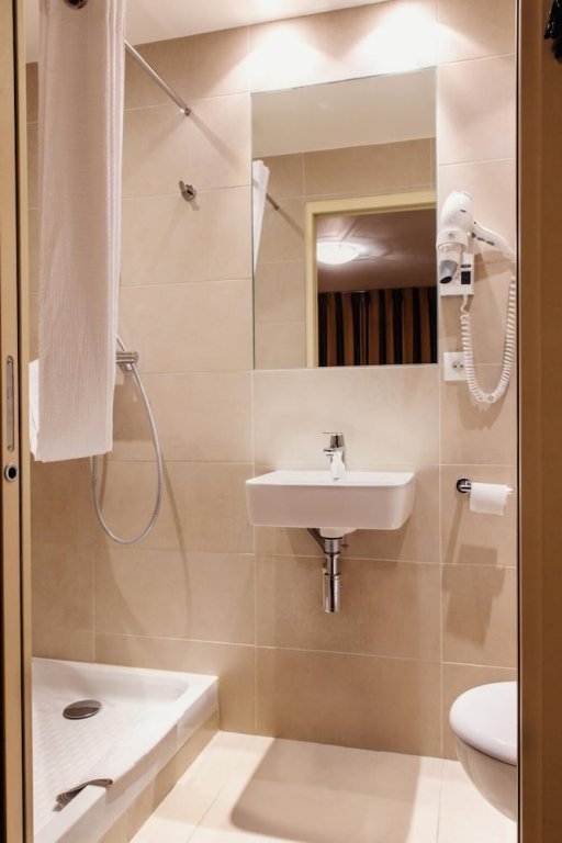 Фото Hotel Astrid Caen Centre