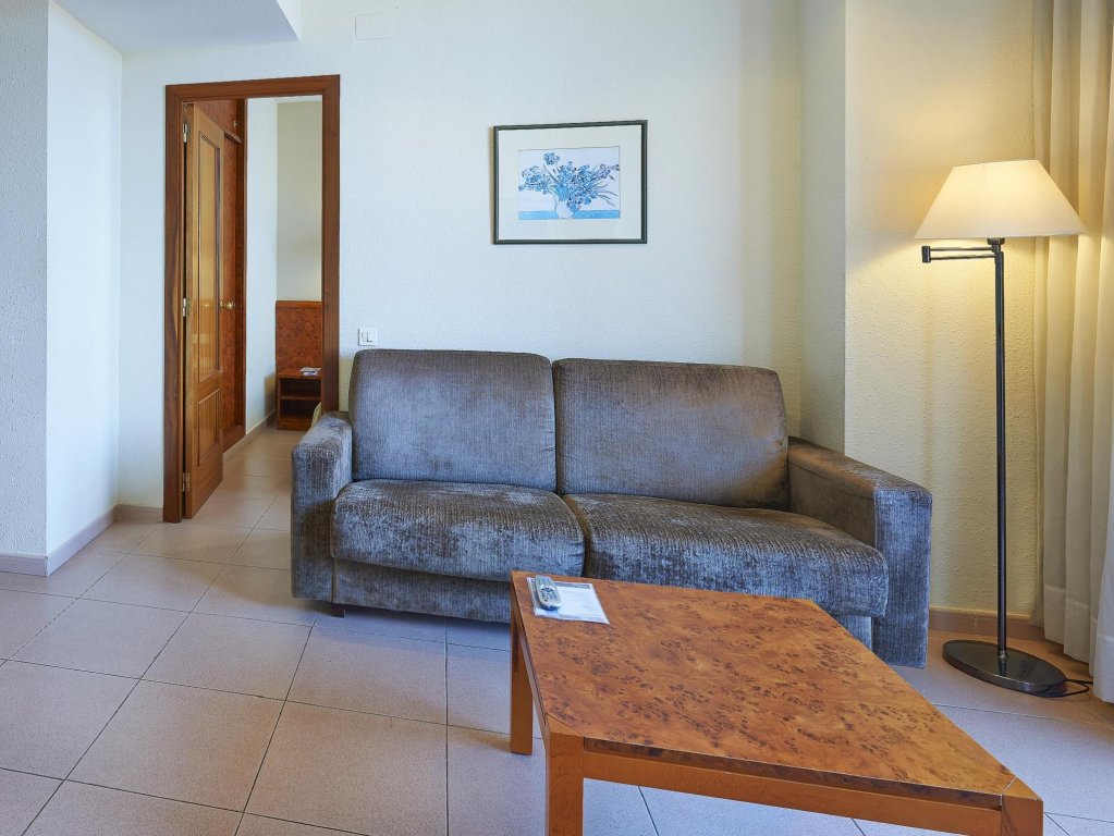 Фото Apartamentos Hesperia Barcelona Sant Joan