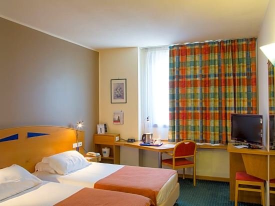 Фото отеля 2