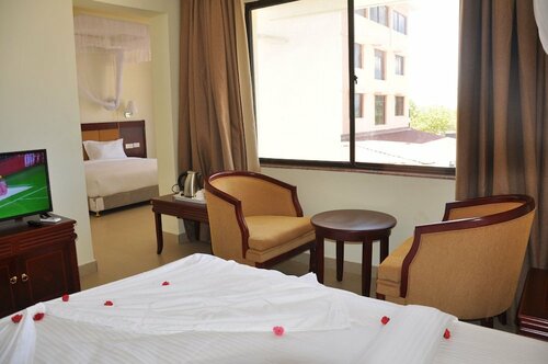 Гостиница Luwa Evergreen Hotel в Мтваре