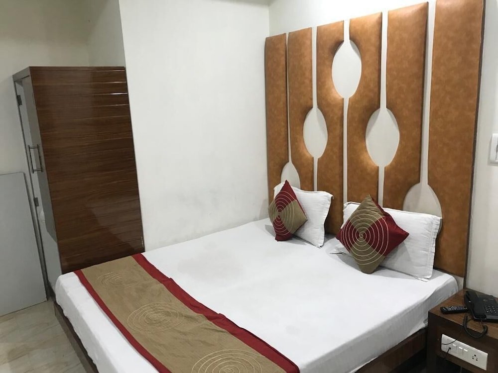 Фото Hotel Crystal Deluxe at New Delhi Railway Station