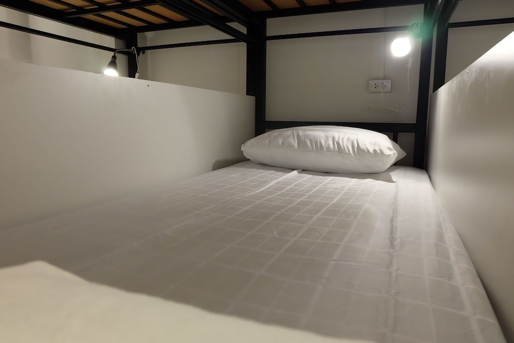 Фото Asoke Montri Hostel