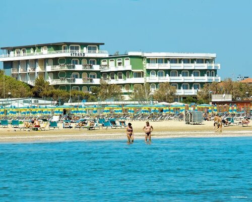 Внешний вид отеля Hotel Gambrinus & Strand в Червии, фото 3