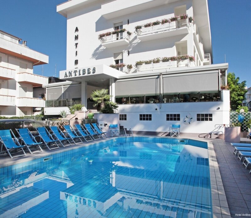 Гостиница Hotel Antibes в Риччоне