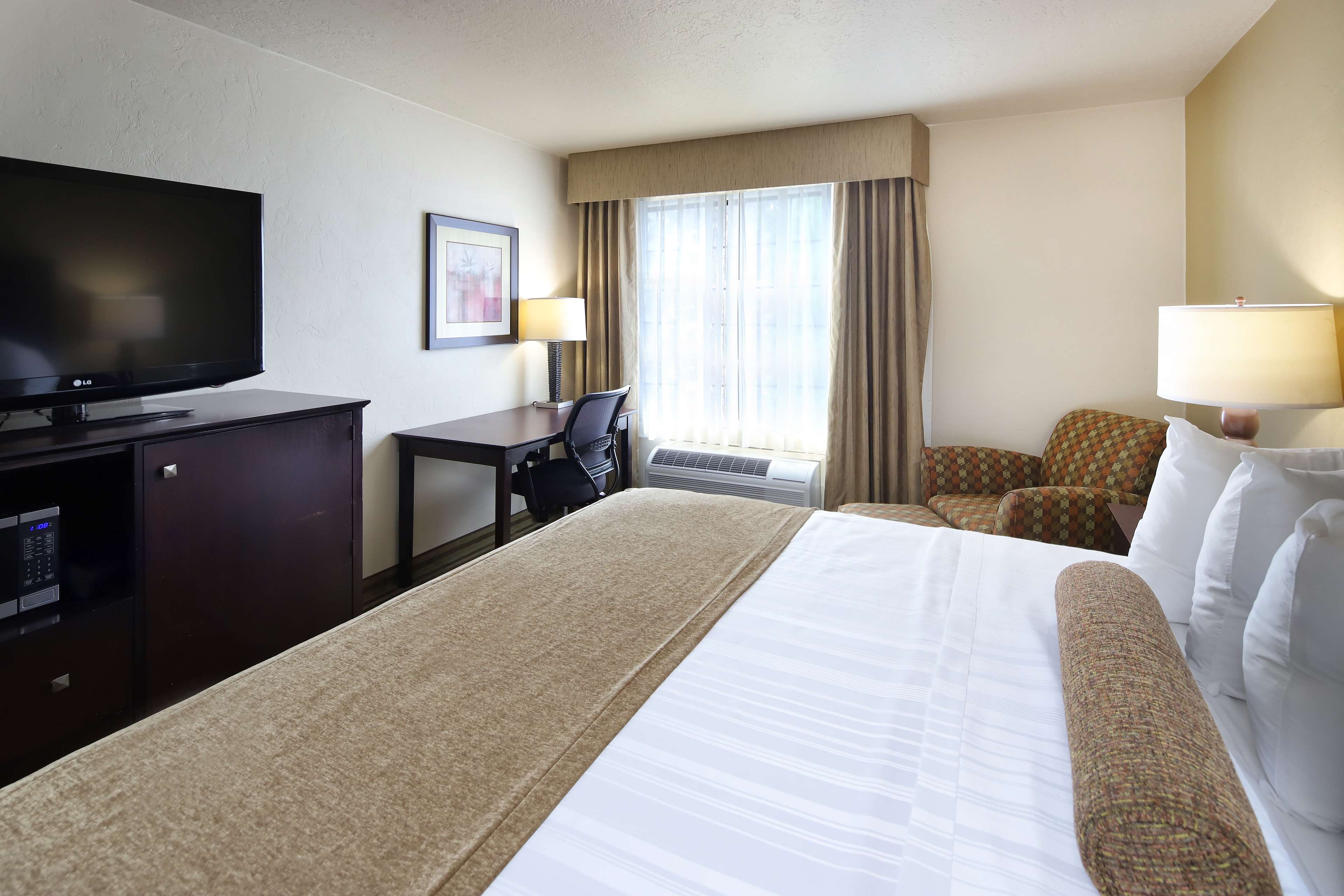 Фото Best Western Tucson Int'l Airport Hotel & Suites