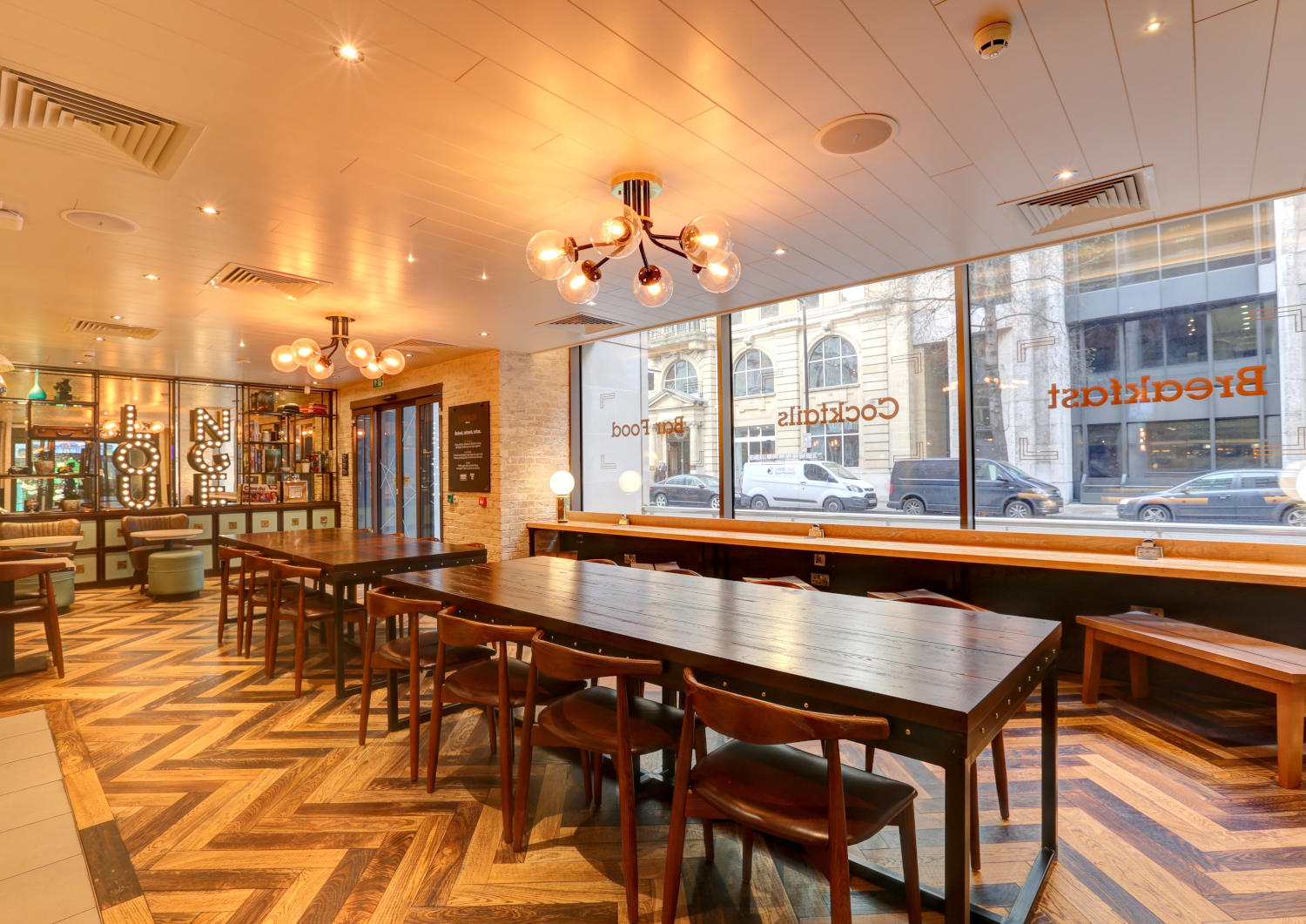 Фото Hub by Premier Inn London Westminster Abbey Hotel