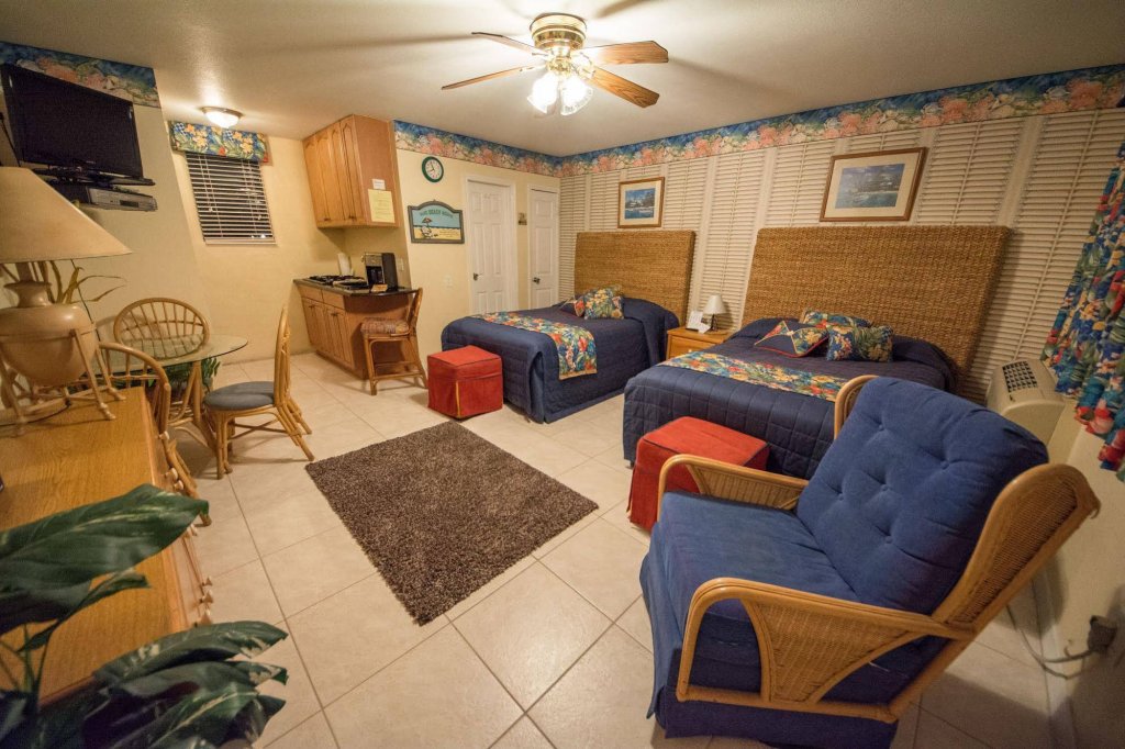 Фото Camelot Beach Suites