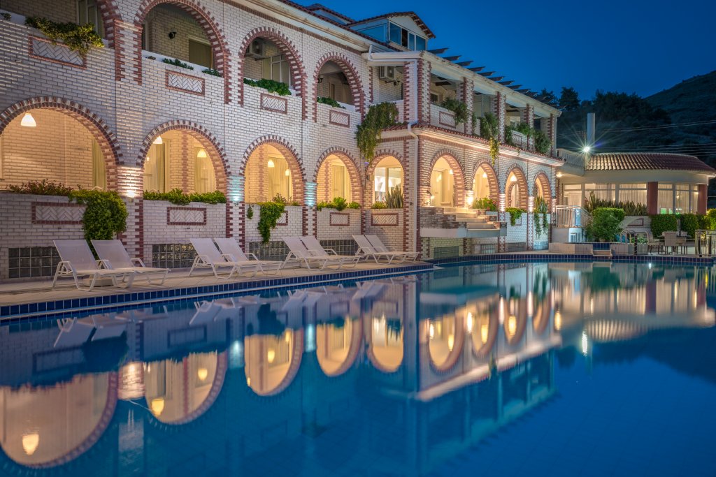 Фото отеля 1