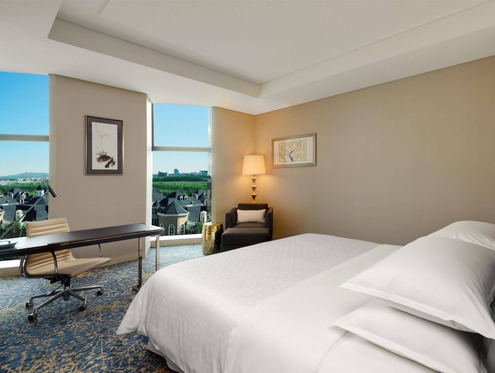 Фото Sheraton Changchun Jingyuetan Hotel