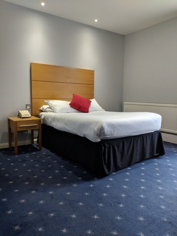 Фото Ramada by Wyndham Loughborough Hotel