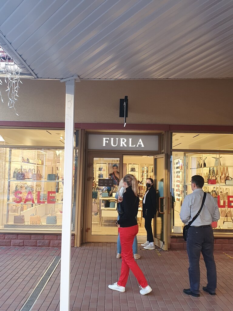 Магазин сумок и чемоданов Furla, Москва, фото