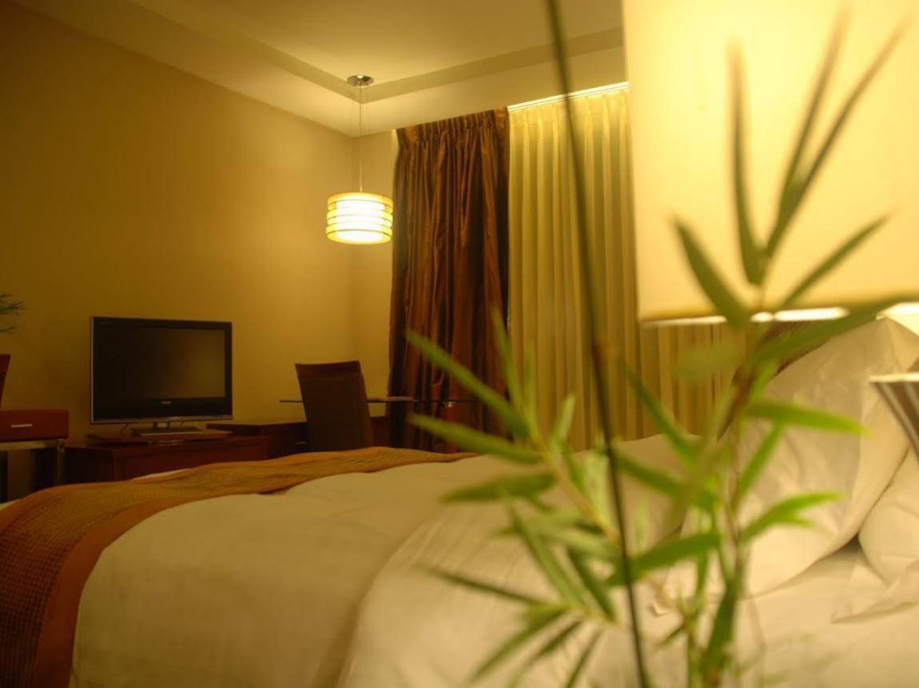 Фото The Avenue Plaza Hotel