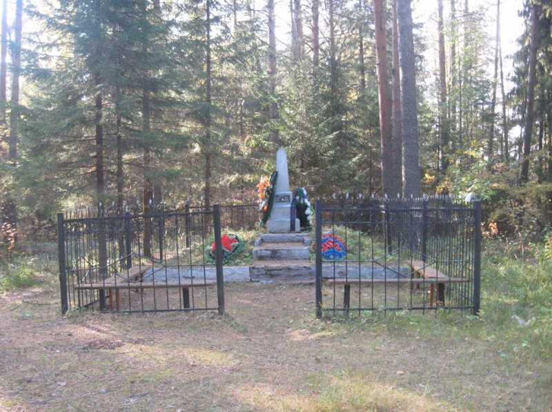 Памятник, мемориал Братская могила, Кировская область, фото