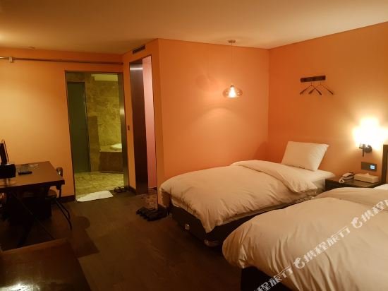 Фото Nineth Hotel