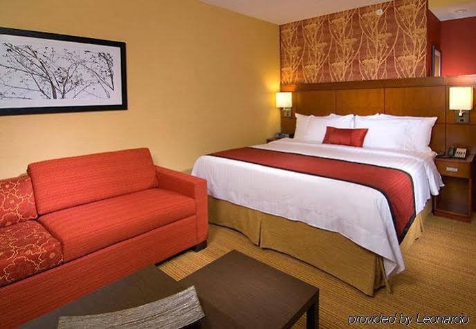 Фото Courtyard New Haven at Yale