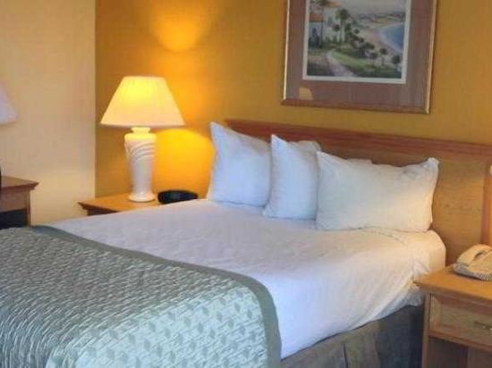 Фото Days Inn by Wyndham Florida City