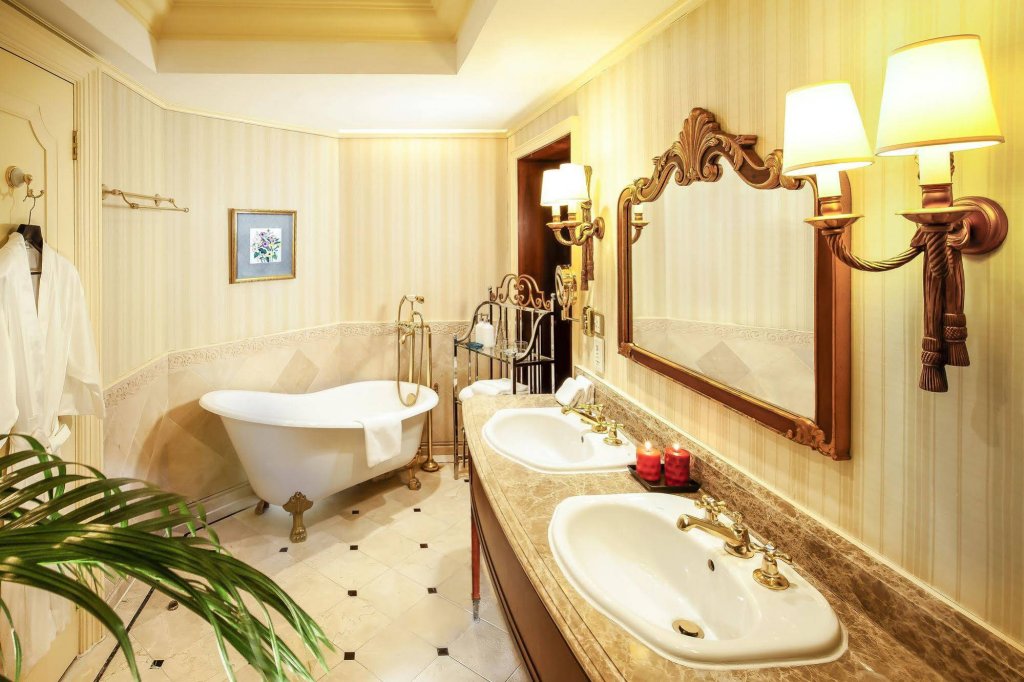 Фото Rocks Hotel