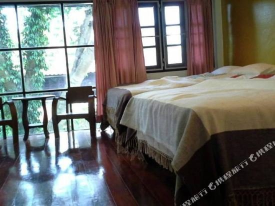 Фото Hilltop Chalet