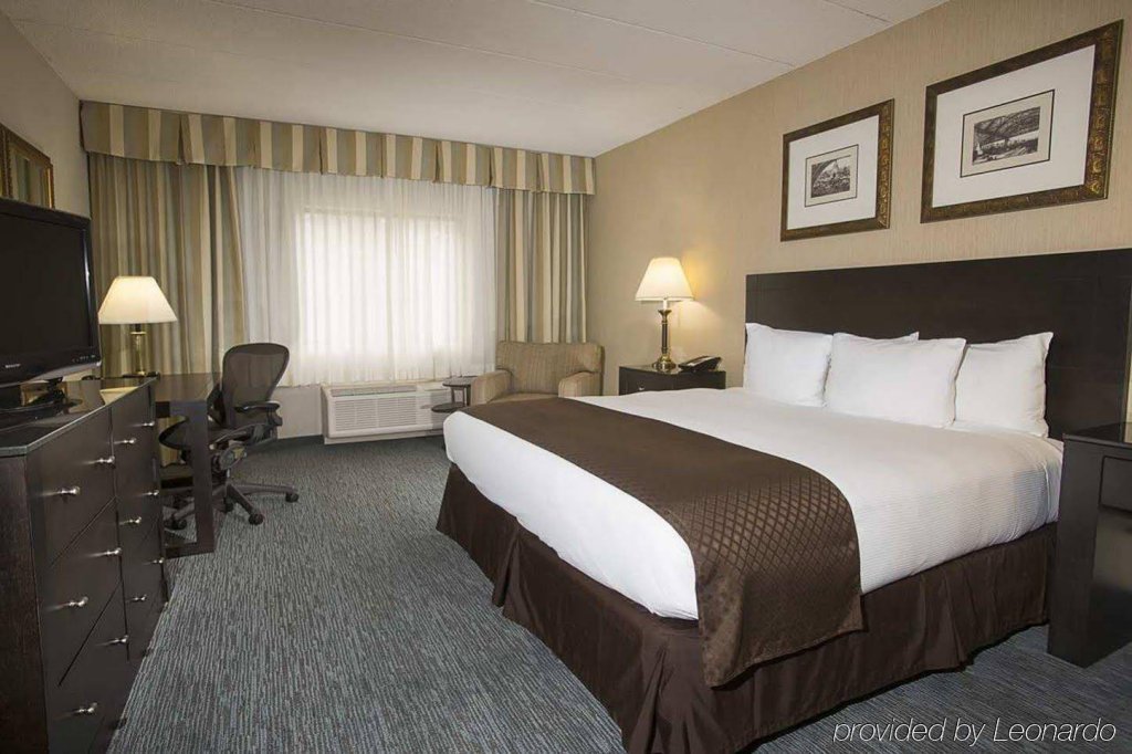 Фото DoubleTree by Hilton Chicago Wood Dale - Elk Grove
