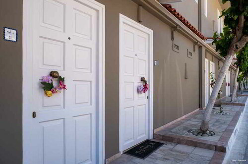 Внешний вид отеля Nelly’s Hotel & Apartments в Муниципальной единице Асинисе, фото 5