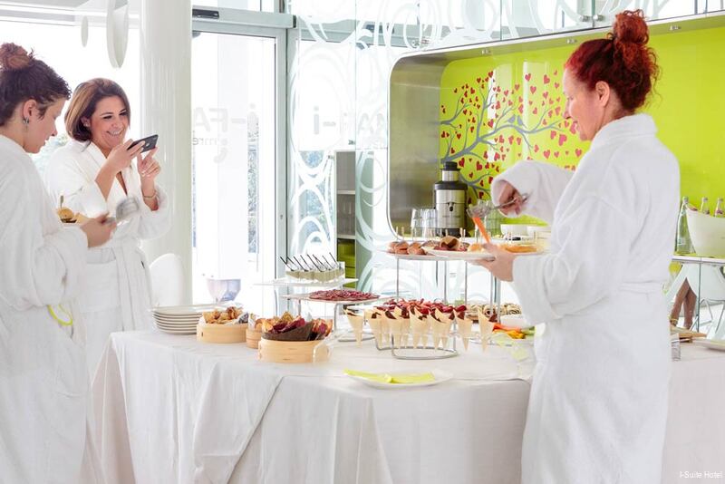 Фото I-Suite Hotel