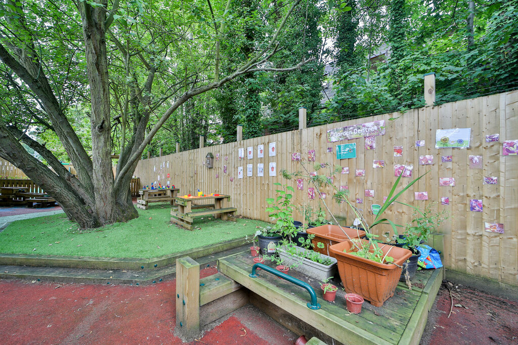 School Bright Horizons Bush Hill Park Day Nursery and Preschool, London, photo