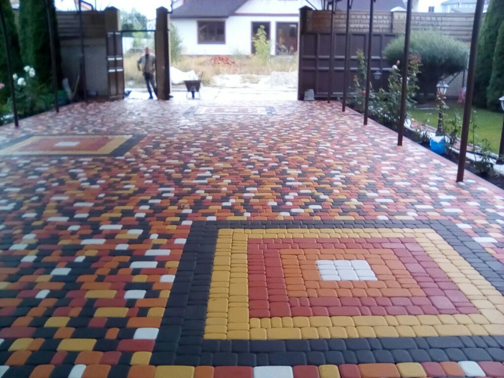 Paving tile Укладка тротуарной плитки, Kharkiv, photo