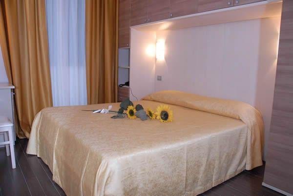 Фото His Majesty's Hotel and Apartments