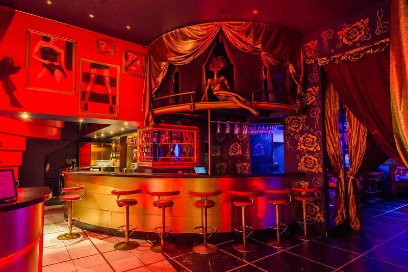 Sankt-Peterburgdagi retro intim salonlari