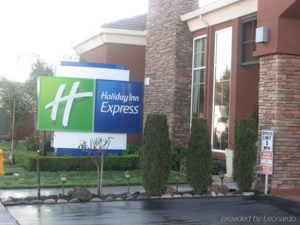 Фото Holiday Inn Express West Sacramento, an Ihg Hotel