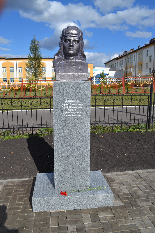 Monument, memorial Бюст Героя Советского Союза Зарифа Закировича Алимова, Republic of Tatarstan, photo