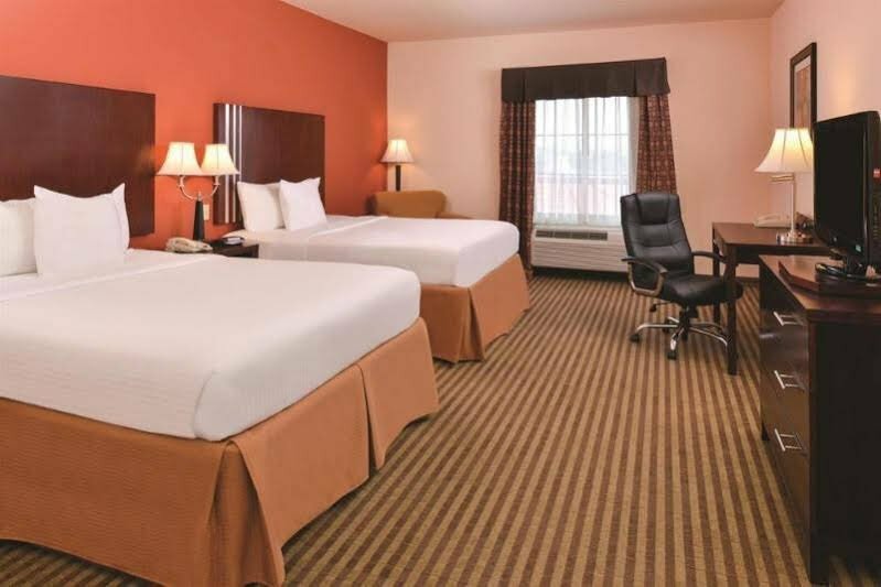 Гостиница La Quinta Inn & Suites by Wyndham Woodward