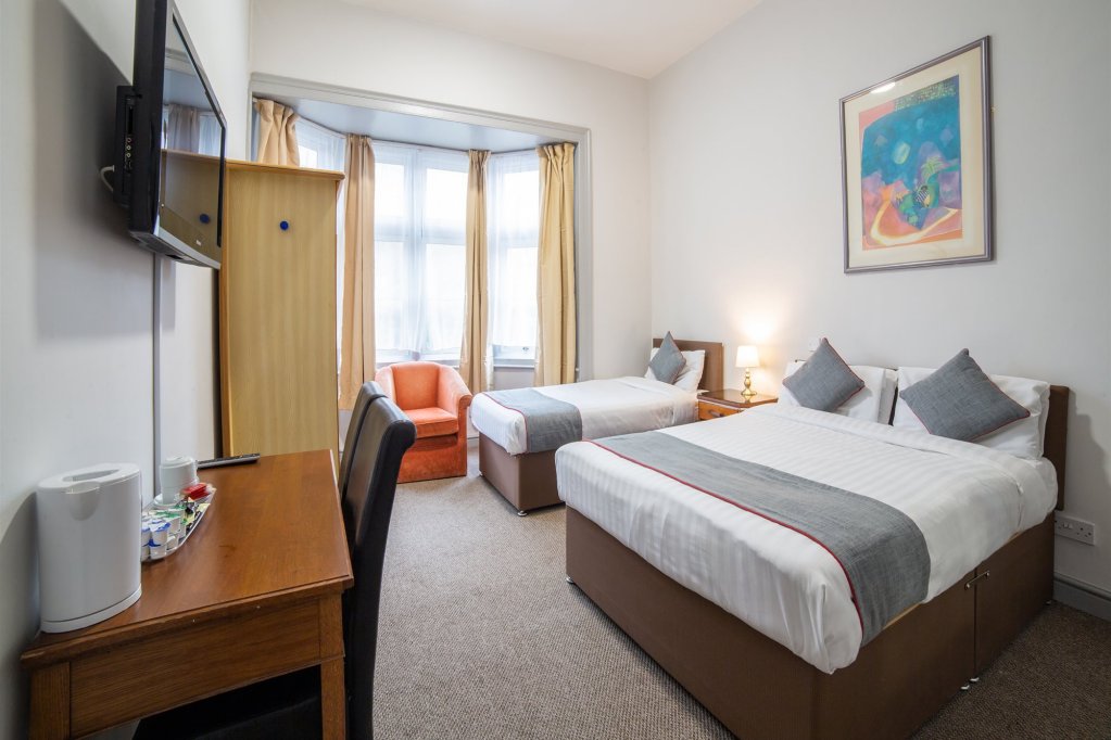 Фото Royal Hotel Kettering