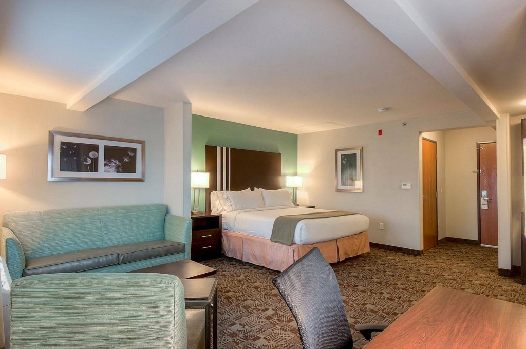 Фото Holiday Inn Express Hotel & Suites Carlsbad Beach, an Ihg Hotel