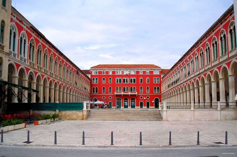 Фото отеля 1