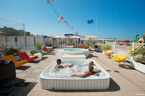 Внешний вид отеля Hotel Baltic в Римини, фото 2