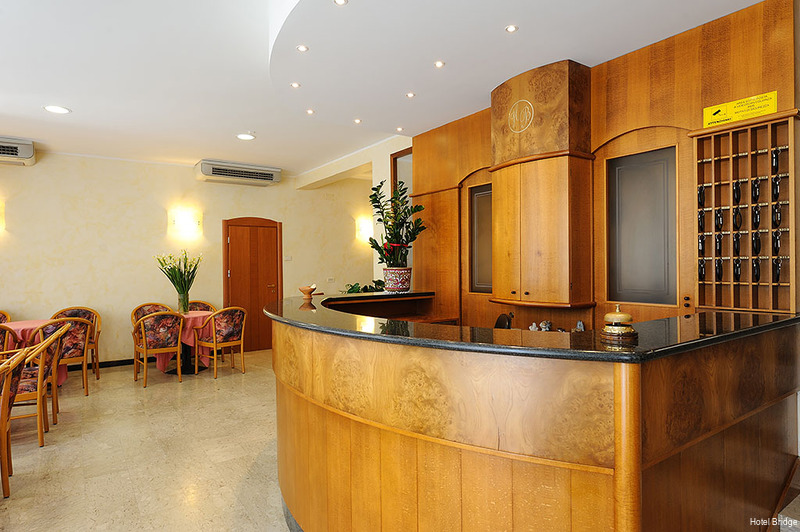 Фото Hotel Bridge